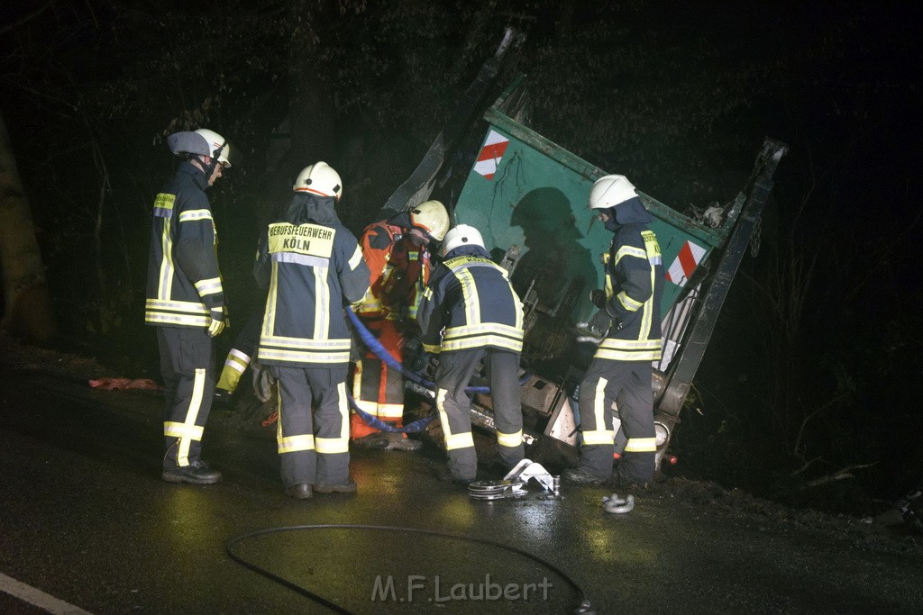 Container LKW umgestuerzt Koeln Brueck Bruecker- Dellbruecker Mauspfad P212.JPG - Miklos Laubert